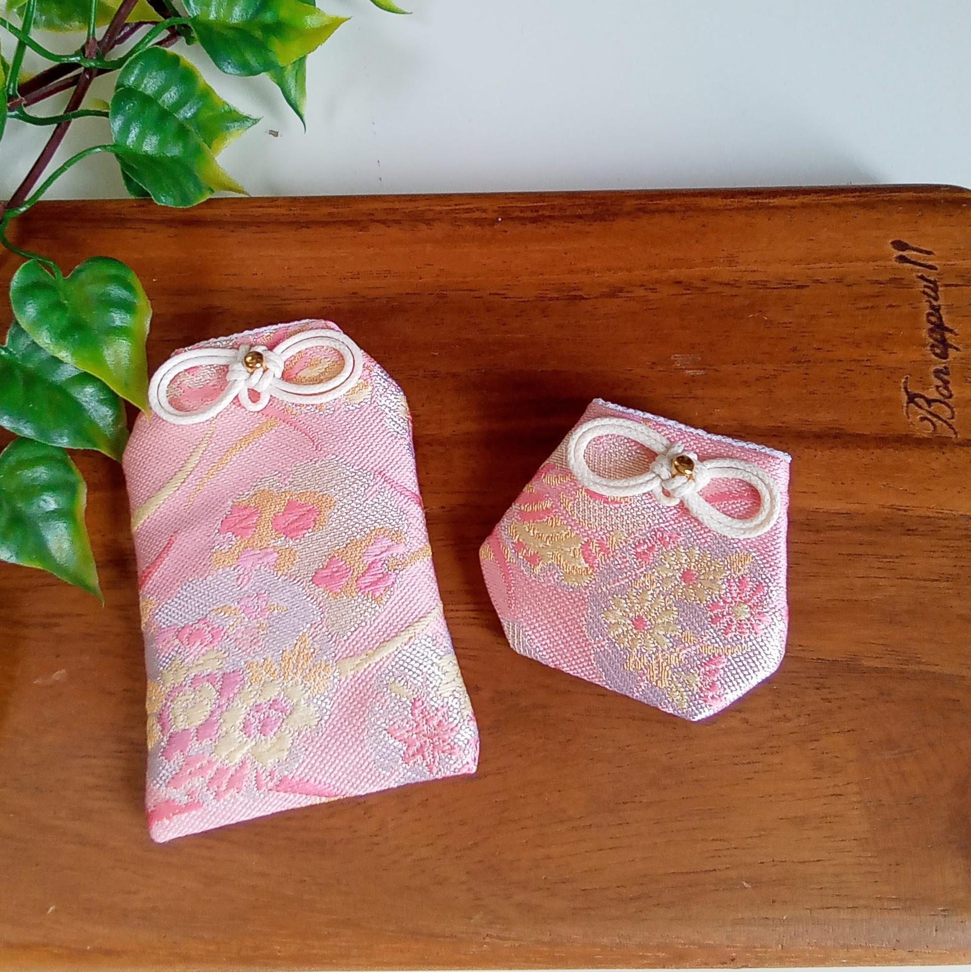 ❁新作❁　お守り袋　金襴　❁雪輪と孤❁　セット売りもあります